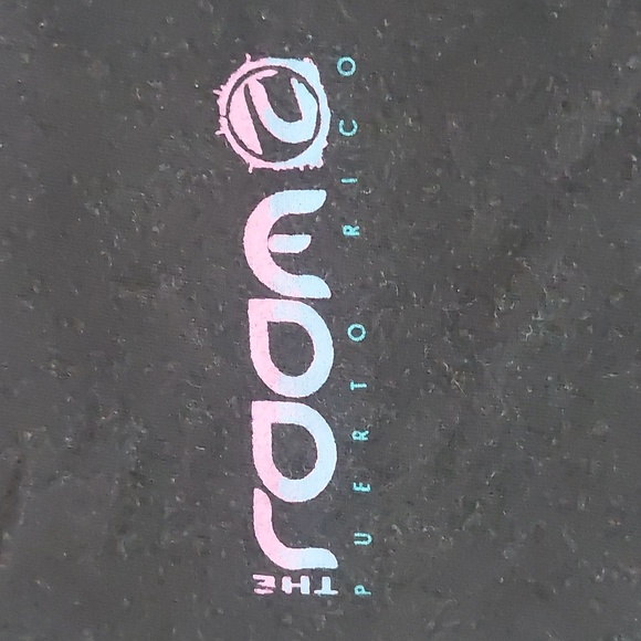 THE ROOM - Picture 3 of 6